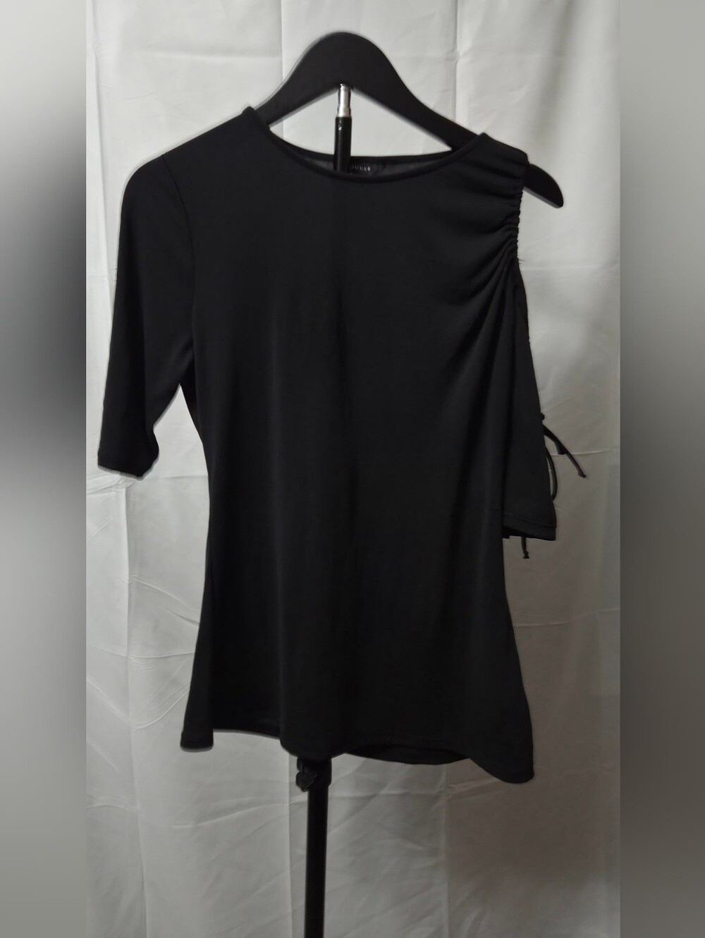 GUESS Black Asymmetric Ruched One-Shoulder Top | Size S